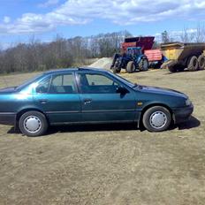 Nissan Primera P10 væk