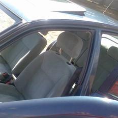 Nissan Primera P10 væk