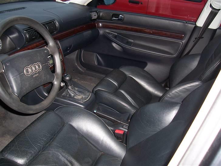 Audi A4 avant 2,6 V6 - konen skal ha fat i støvsugeren billede 2