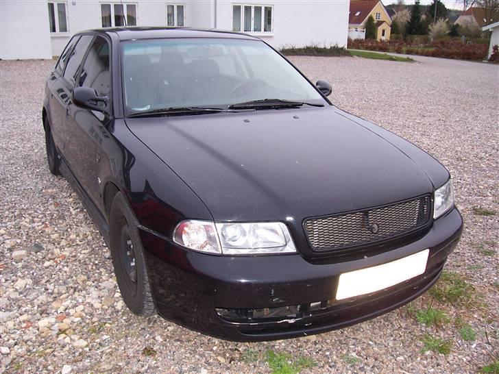 Audi A4 avant 2,6 V6 - konen har lige fået kørekort (skaden på skørtet) billede 5