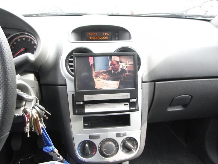 Opel Corsa D sport SOLGT - Clarion med DVD, Touch skærm, osv osv osv. billede 13