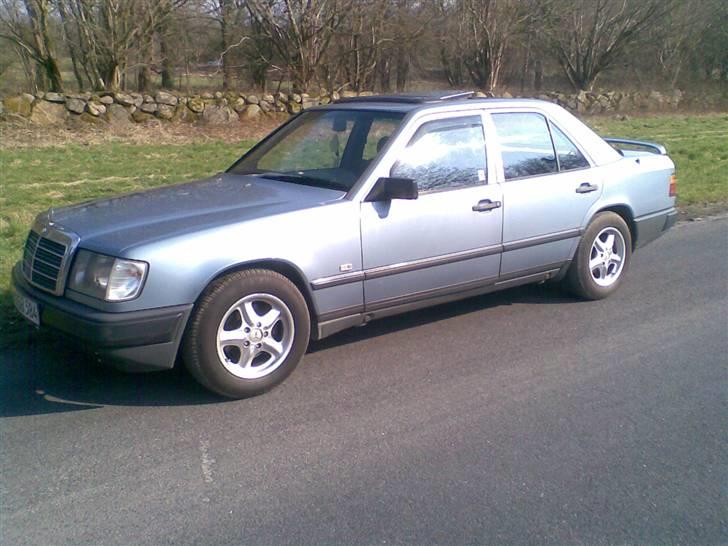 Mercedes Benz 230E /SOLGT/ billede 8