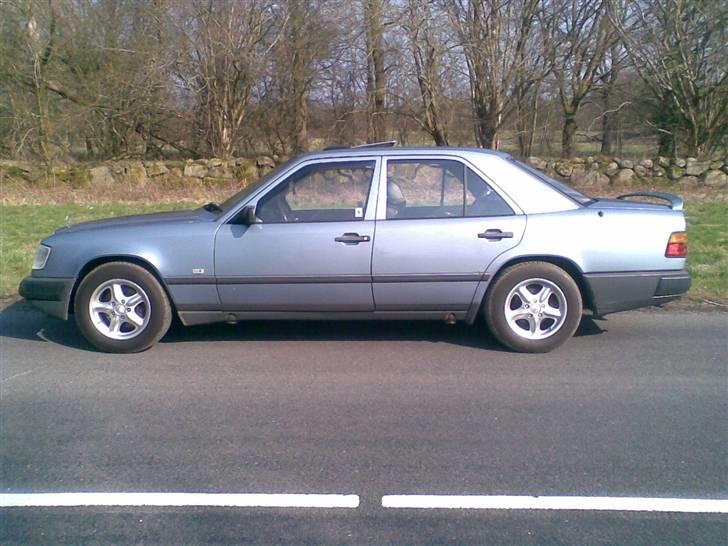 Mercedes Benz 230E /SOLGT/ billede 9