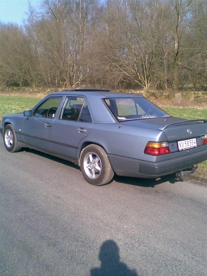 Mercedes Benz 230E /SOLGT/ billede 10