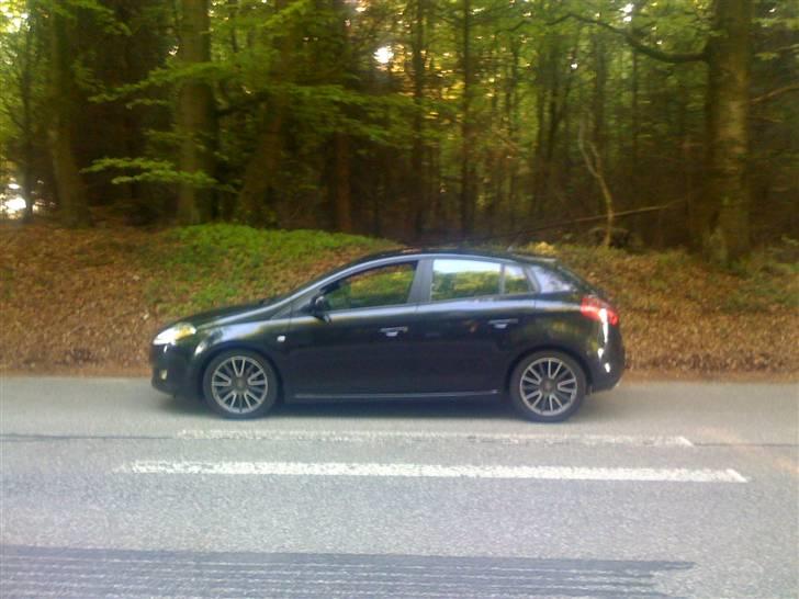 Fiat Bravo sport *SOLGT* - undskylder kvaliteten, men her ses sænkningen.. det har nu pyntet at få hende smidt ned på jorden billede 10