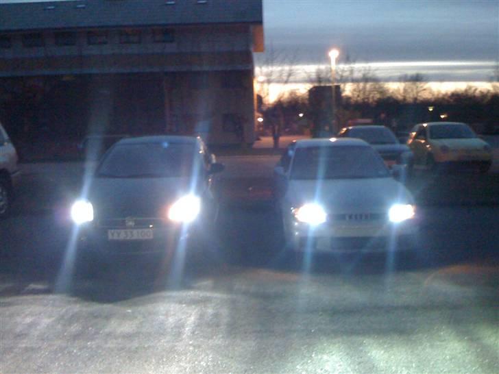 Fiat Bravo sport *SOLGT* - xenon træf hehe, min til venstre (kammerats Audi a3 1,8t, til højre) billede 11