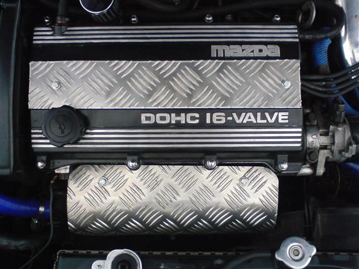 Mazda 323F GT SOLGT billede 8