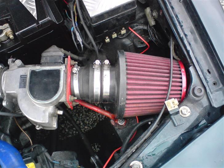 Mazda 323F GT SOLGT - tenzo R flitre, havde et KN men syntes ikke det brølede nok så fandt noget støre :) billede 10