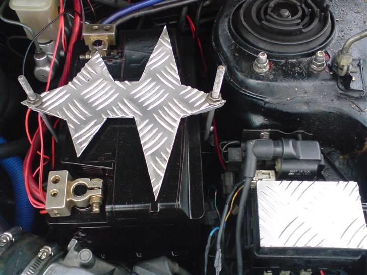 Mazda 323F GT SOLGT - hjemmelavet batteri dæksel billede 11