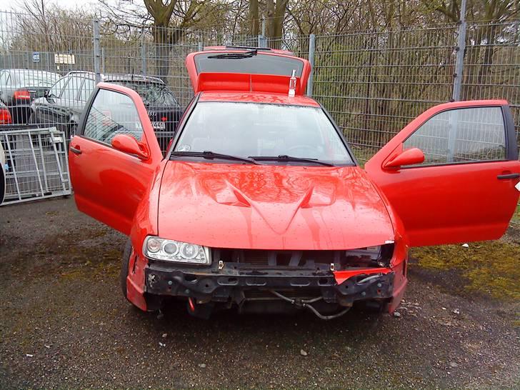 Seat IBIZA TOTAL SKADET - Ja Så er skaden sket... desværre...  billede 12