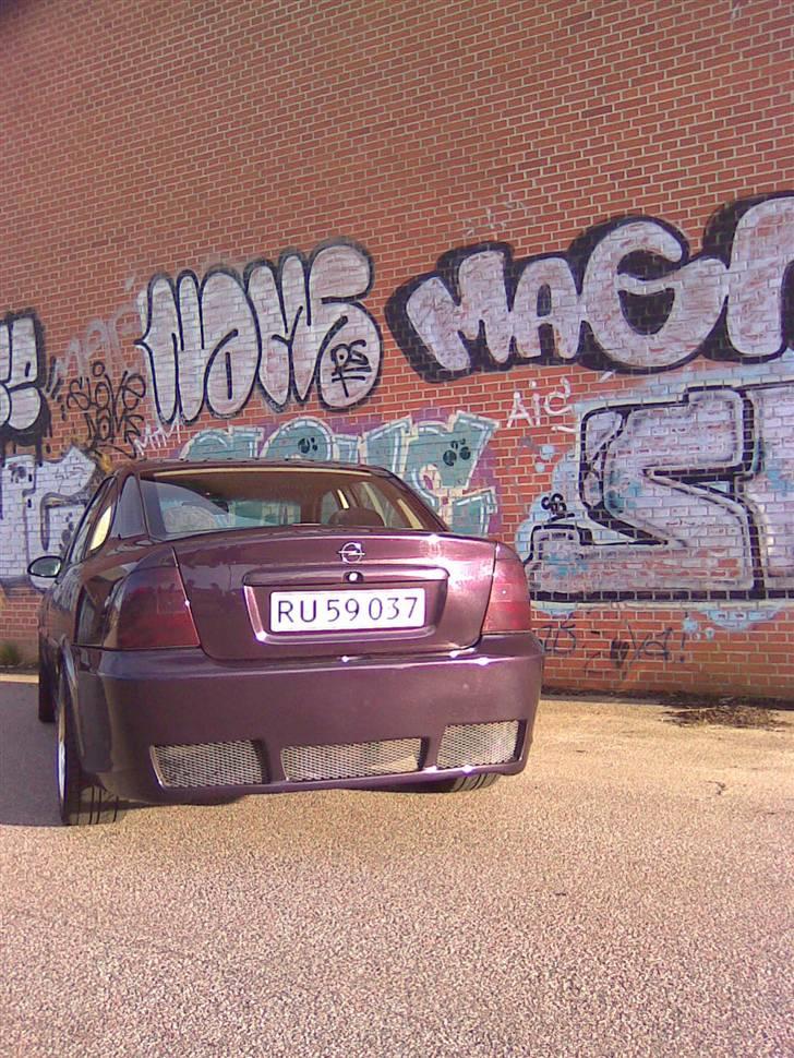 Opel Vectra. - Taget d. 11-4-08 billede 4