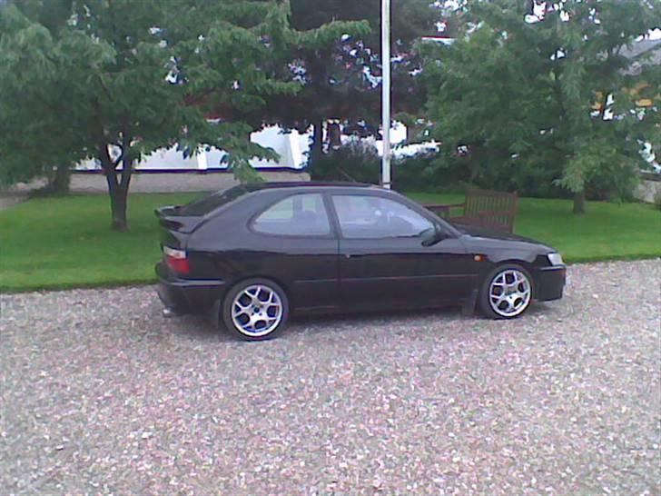 Toyota Corolla (solgt) - Jah side skørtet mangler billede 1