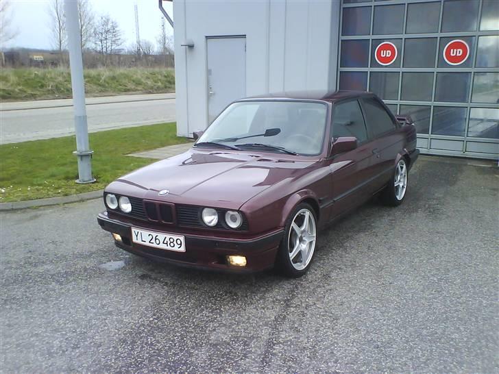 BMW E30 320i  billede 1