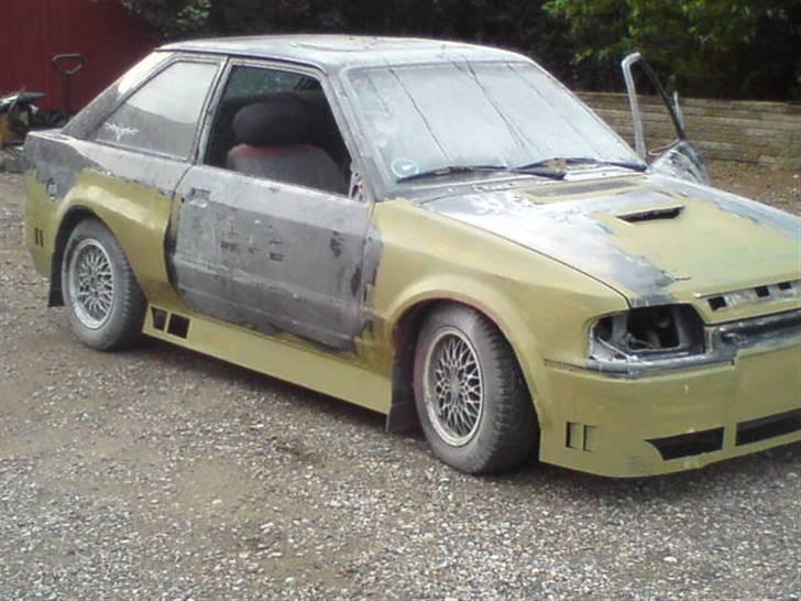 Ford Escort Mk4 R.I.P (måske - Sådan ser hun us nu ;-) billede 1