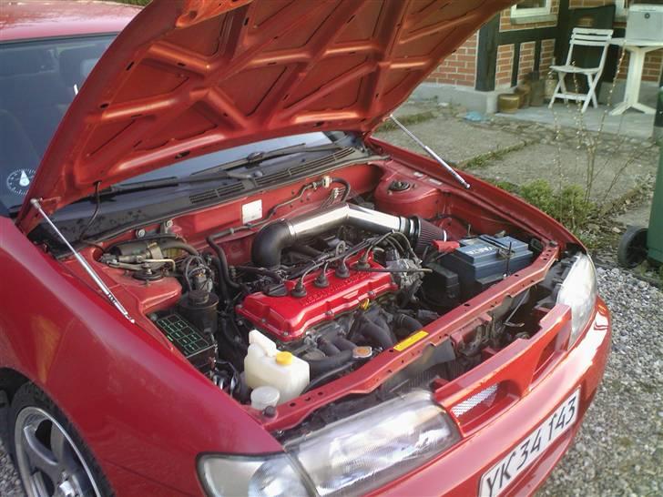 Nissan Almera SR - Så er motorrummet shinet lidt op... billede 9