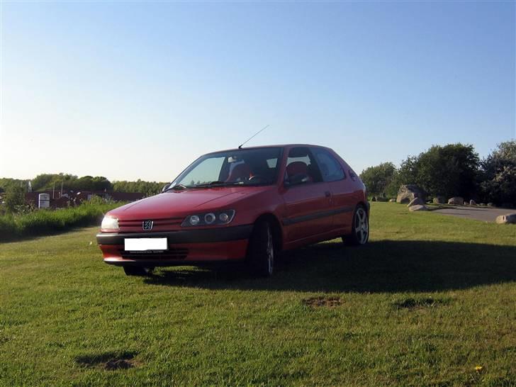 Peugeot 306 '' Solgt '' - Der står Miin 306´er jo pæn og flot :P billede 1