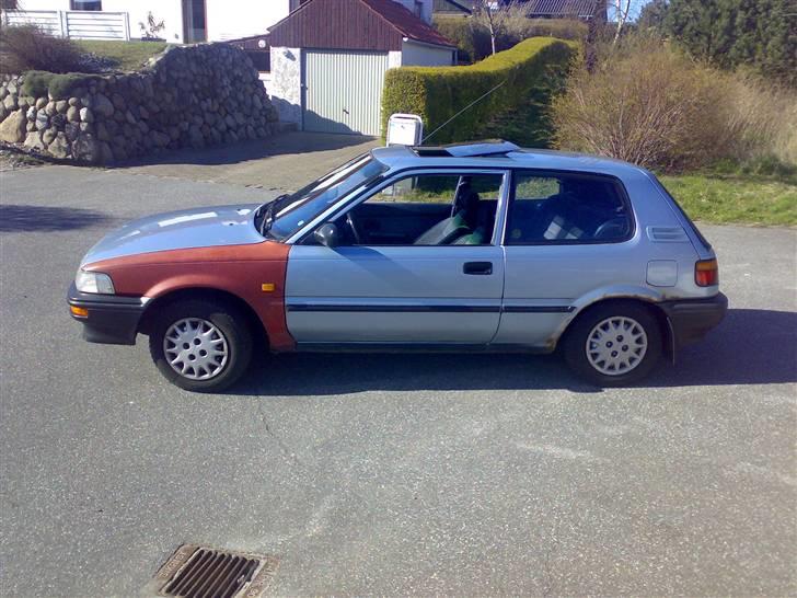 Toyota Corolla XLI SOLGT - Sådan så den ud da jeg købte den!  billede 10