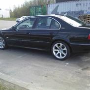 BMW 528i