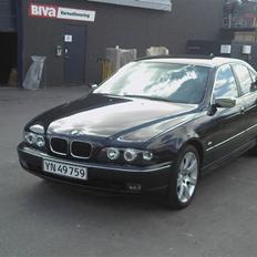 BMW 528i