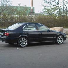 BMW 528i