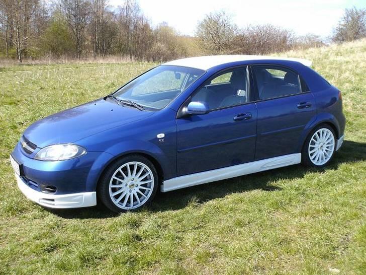 Chevrolet Lacetti - Bil fra siden af og skørterne skal ikke males  billede 2