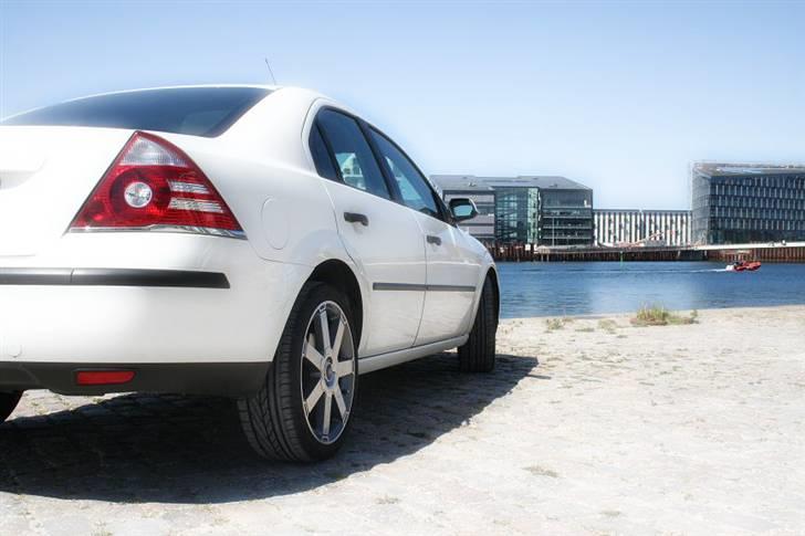 Ford Mondeo (Solgt) - Islands Brygge på en smuk forårsdag i slutningen af maj billede 7