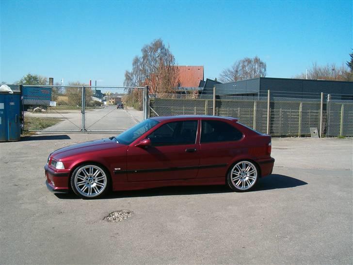 BMW 316i compact  SOLGT billede 1