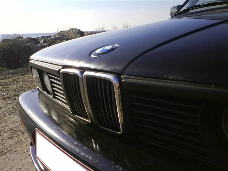 BMW 320i 24V E30/36 *SOLGT* billede 1