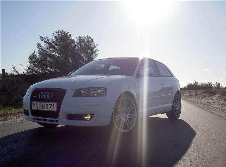 Audi A3 - White S-Line -SOLGT billede 12