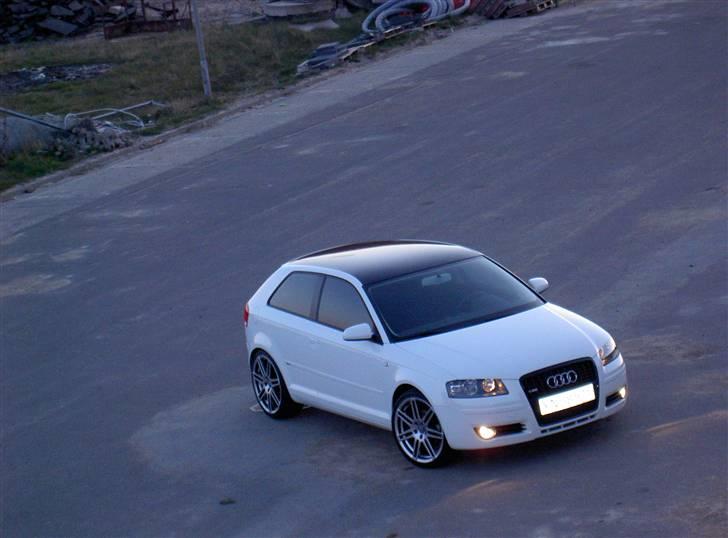 Audi A3 - White S-Line -SOLGT billede 14