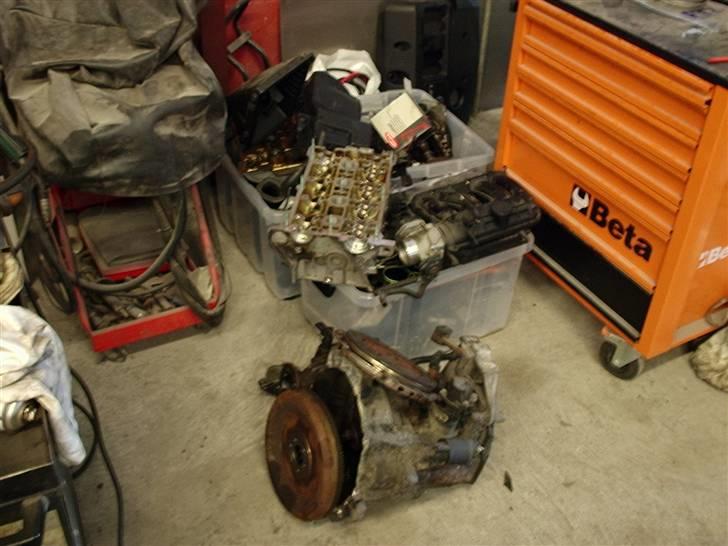 VW Golf IV 20VT - så meget fylder en adskildt motor billede 12