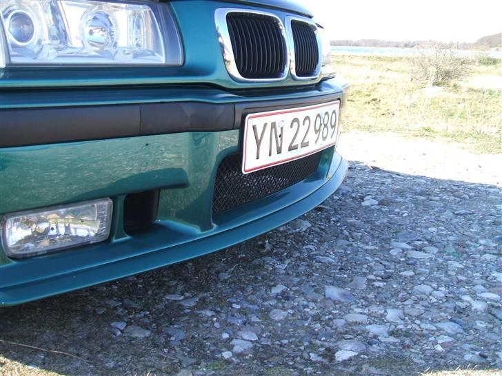 BMW 325i Coupe - Dejlig lav, det var noget svært at komme ud på stranden. billede 4