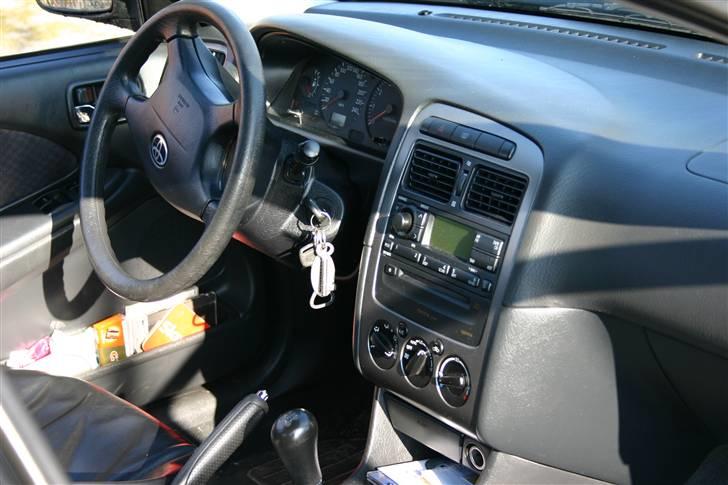 Toyota Avensis - Indvendig skal der nogle andre farver til  billede 5