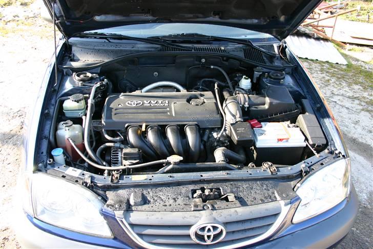 Toyota Avensis - Her skal der nok også laves lidt med nogle rør :-)  billede 7
