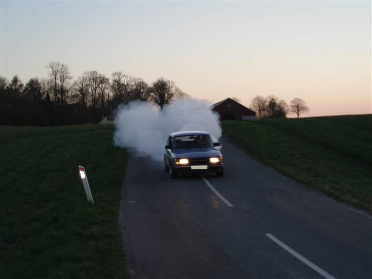 Saab 900i Skrottet - Det er noget der duer det der røgvæske hehe! billede 12