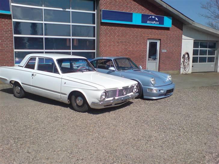 Plymouth valiant **SOLGT** - sammen med henriks 911 billede 1