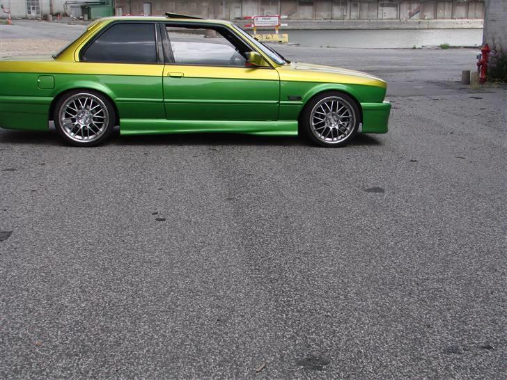 BMW E30 323i  /SOLGT/ billede 1