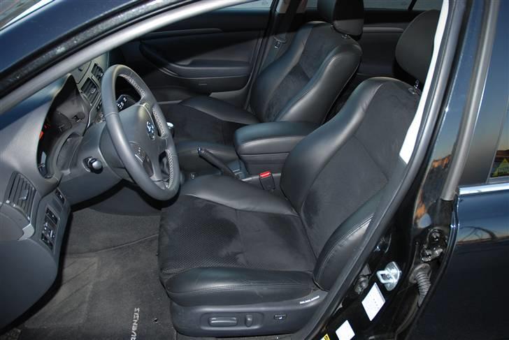Toyota Avensis 2,2 D-cat  (solgt billede 3