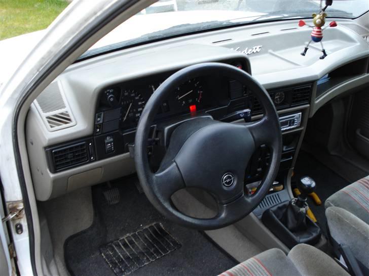 Opel kadett 1.4i billede 2