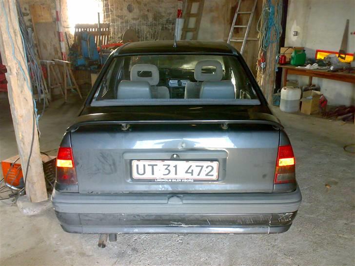 Opel kadett e sedan solgt billede 1