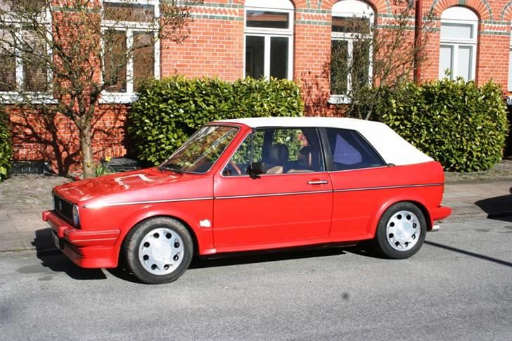 VW Golf 1 Cabriolet - SOLGT - Min første bil.. weee!! Navnet før lakeringen: Birthe!  billede 1