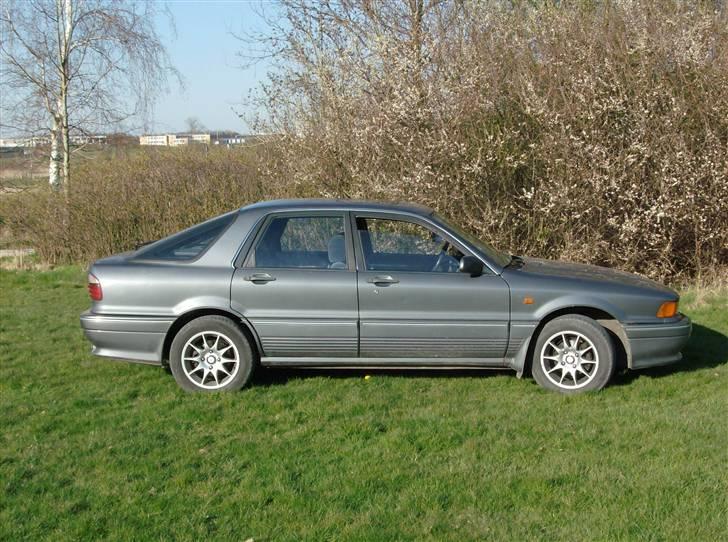 Mitsubishi Galant 2,0 GLSI SOLGT - mitsu på græs... billede 1