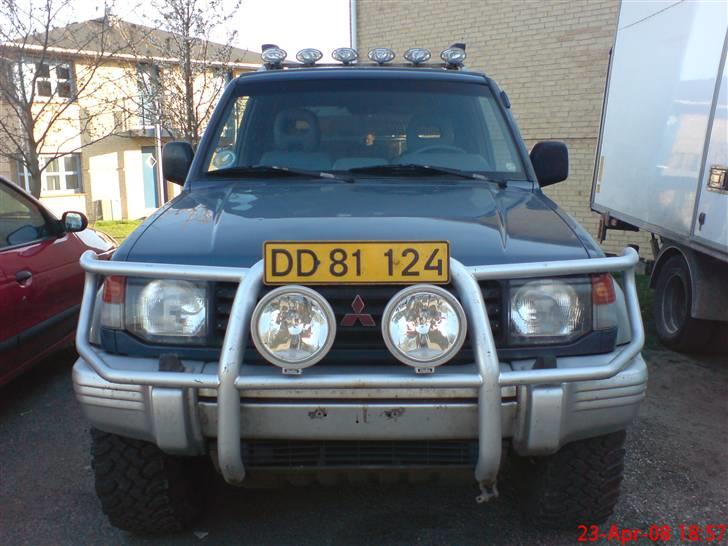Mitsubishi Pajero 3.0 V6 24V - Skulle have siddet nogle flere lygter hvor nrpladen sad.. fandt bare ikk dem jeg ville have endnu billede 8