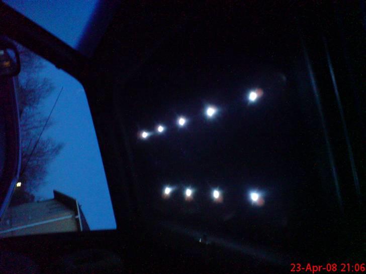 Mitsubishi Pajero 3.0 V6 24V - Når døren åbnes billede 10