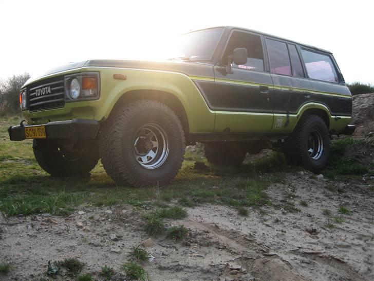 Toyota landcruiser hj60 solgt - Modlys fjerner de værste buler og skrammer billede 1