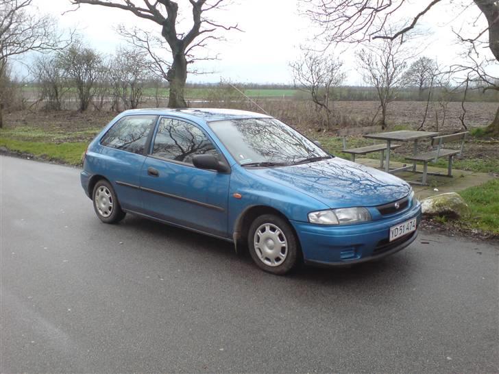 Mazda 323 - flere billeder kommer billede 1