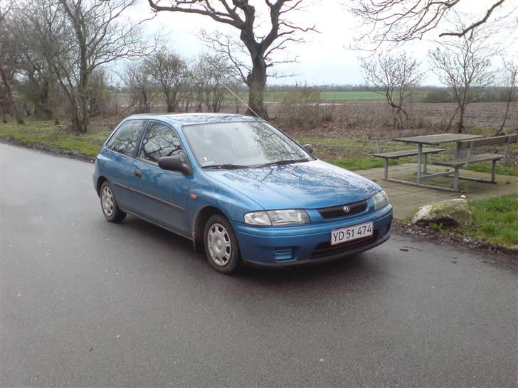 Mazda 323 - flere billeder kommer billede 2