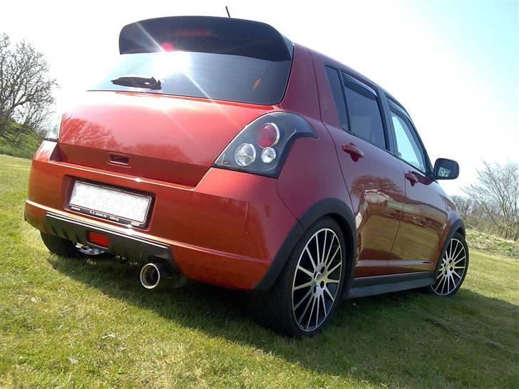 Suzuki Swift "SOLGT" billede 4