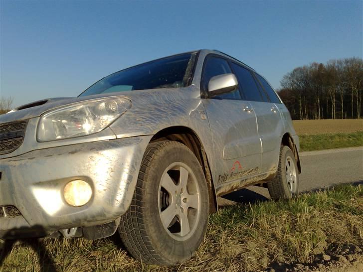 Toyota Rav 4 2,0 D4D *solgt* - En café 4x4 skal kun være café beskidt eller...?? billede 9
