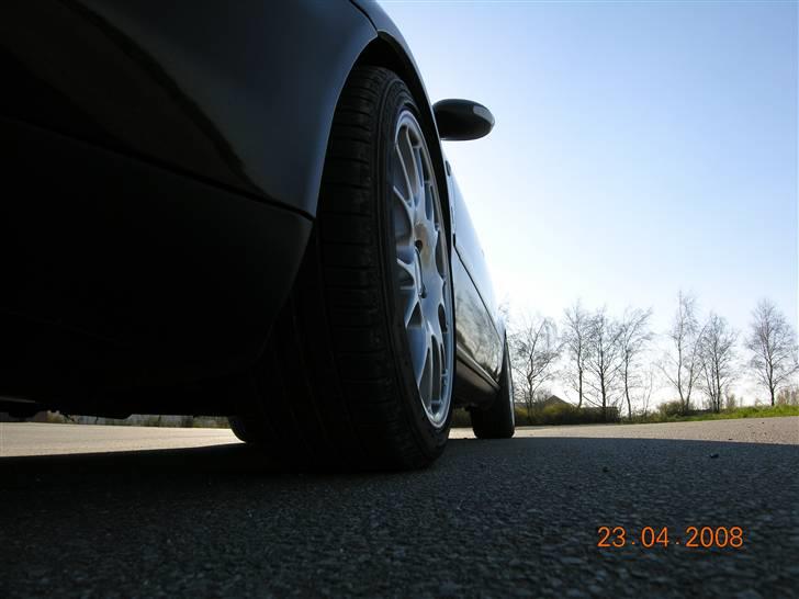 Audi A4 1,8T - Med hjulene ude hvor de skal være. THM spejle. billede 2